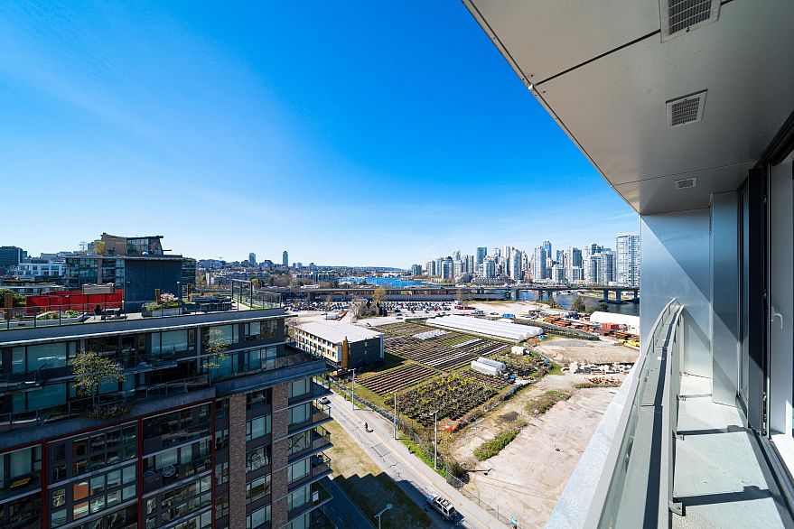 1305 1768 Cook Street