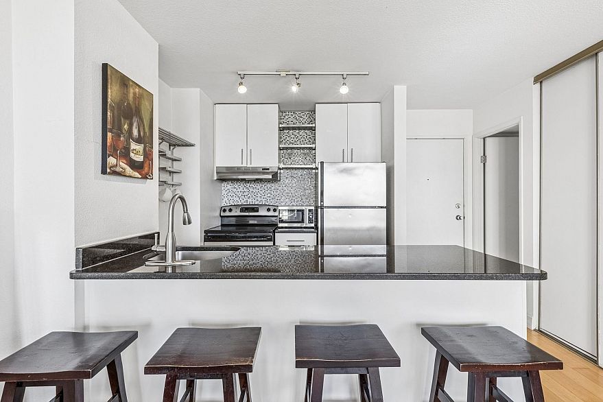 411 1330 Burrard Street