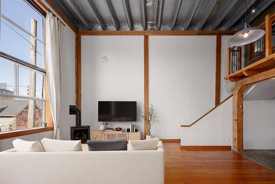 211 1220 E Pender Street