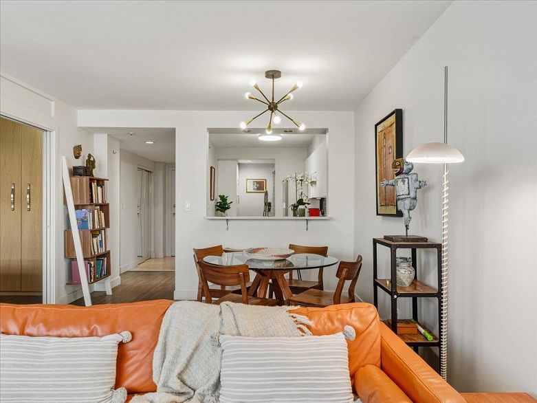 205 2438 Heather Street