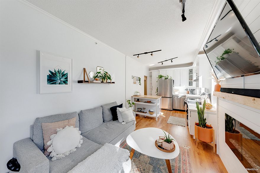 202 2036 York Avenue