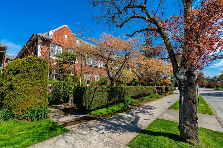 207 1811 W 16th Avenue