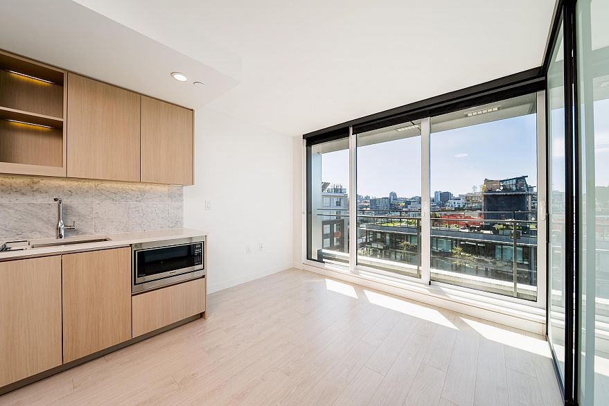 1305 1768 Cook Street