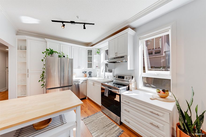 202 2036 York Avenue