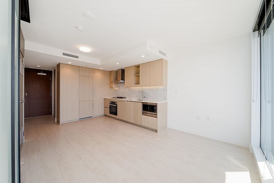 1305 1768 Cook Street