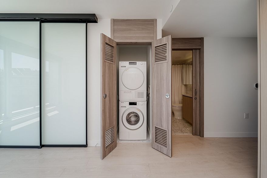 1305 1768 Cook Street