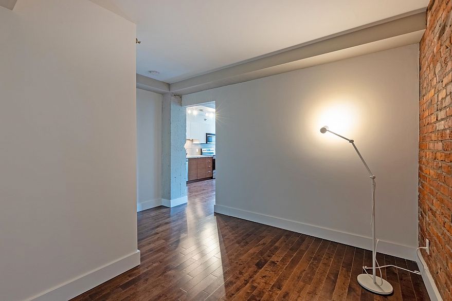 205 233 Abbott Street