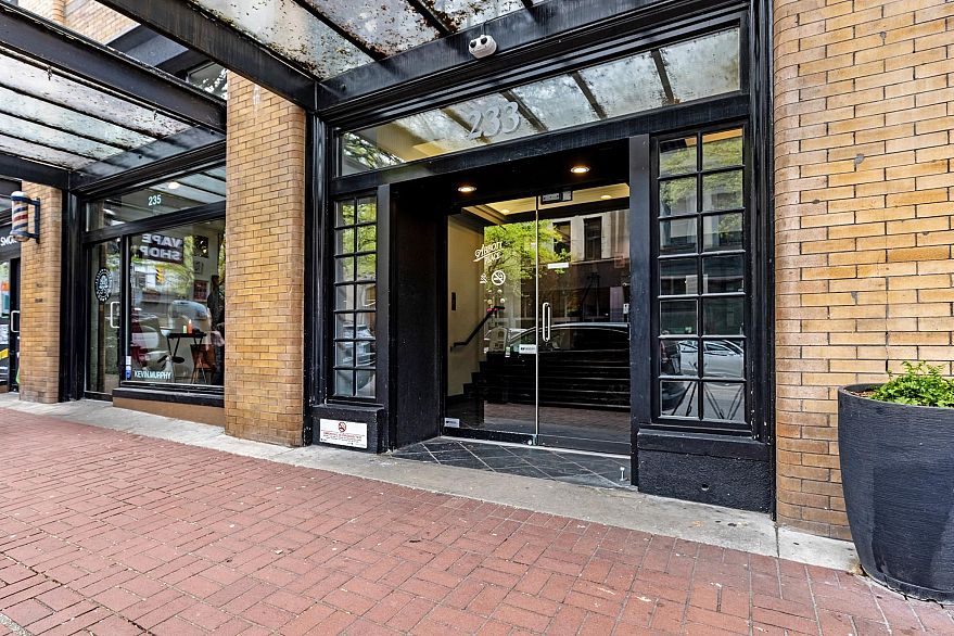 205 233 Abbott Street