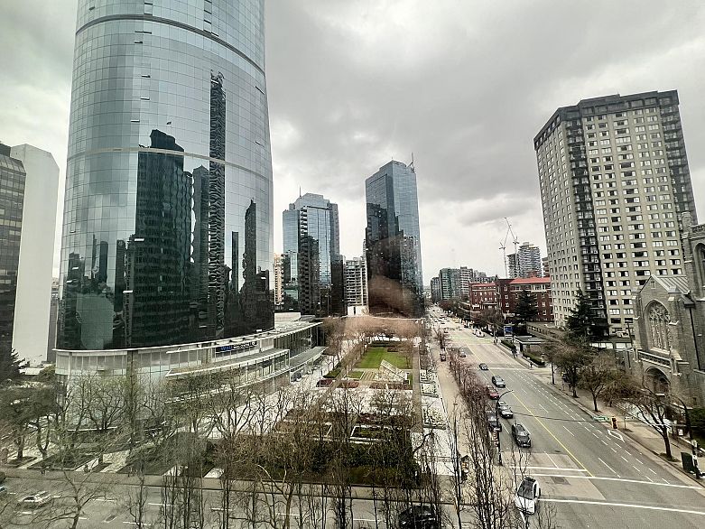 607 989 Nelson Street