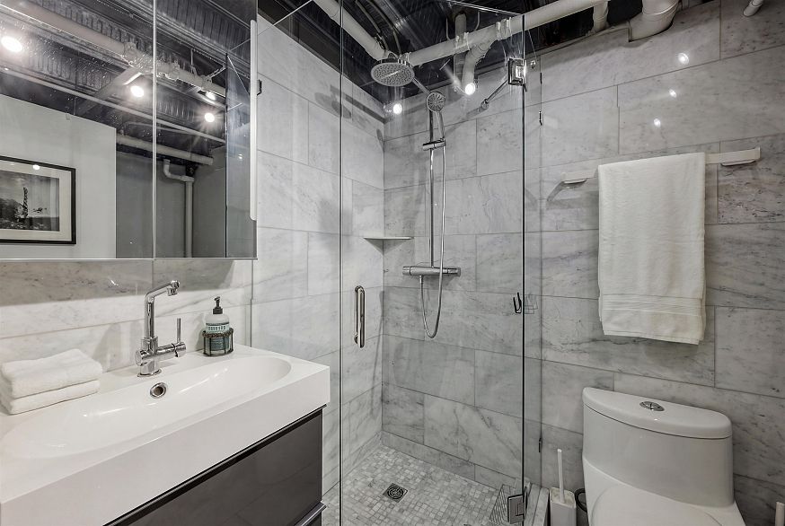 211 1220 E Pender Street