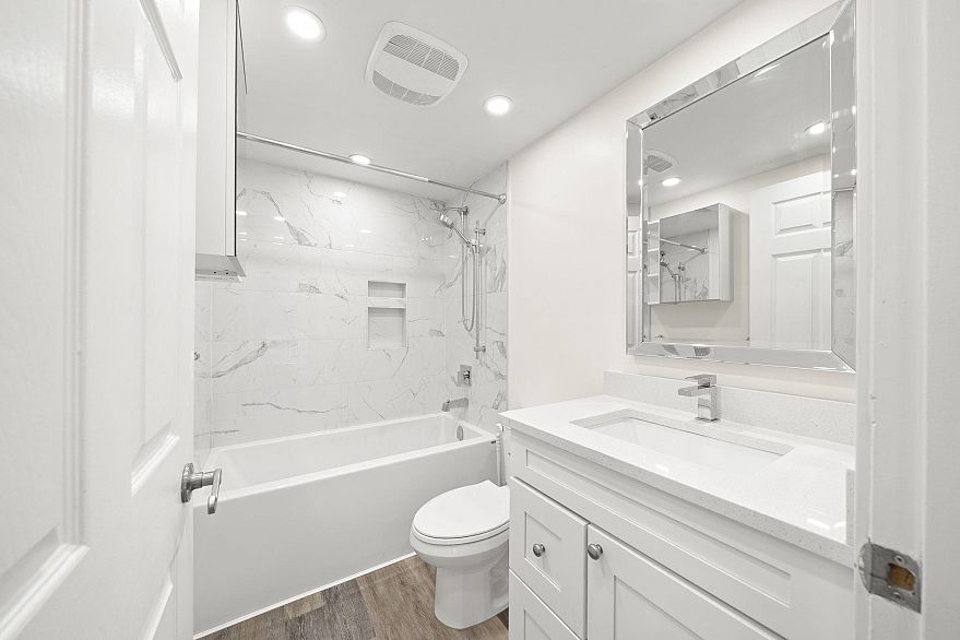 103 2212 Oxford Street