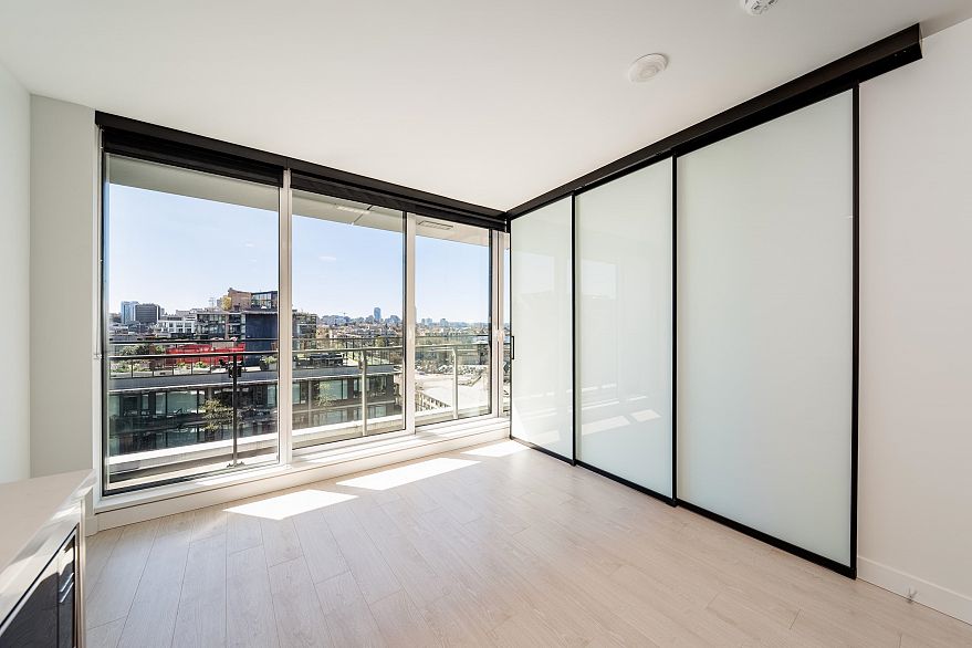 1305 1768 Cook Street