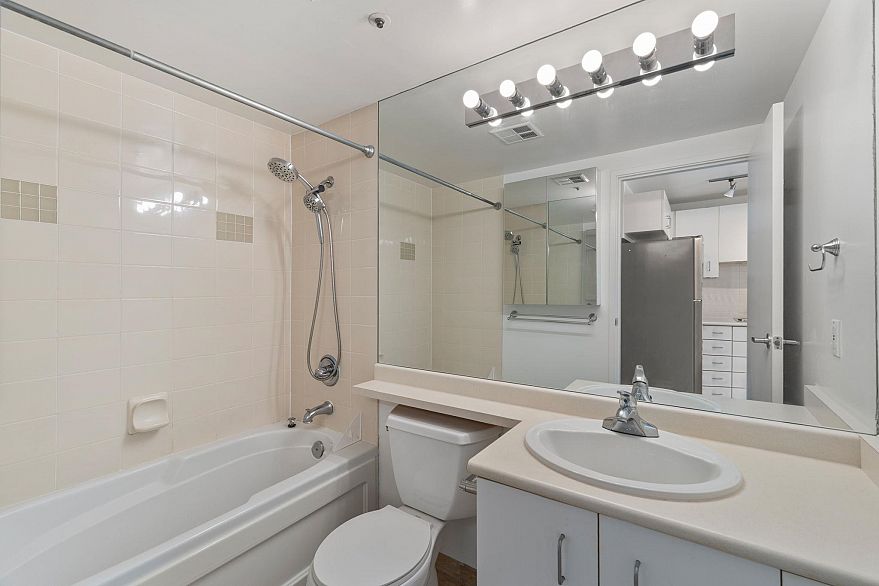 1007 588 Broughton Street