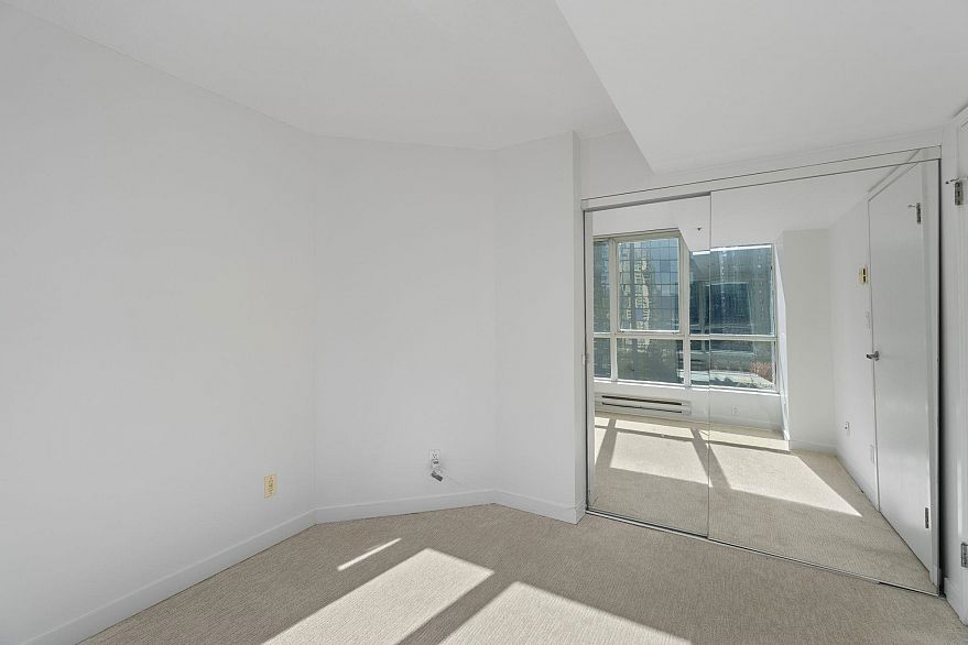 1007 588 Broughton Street