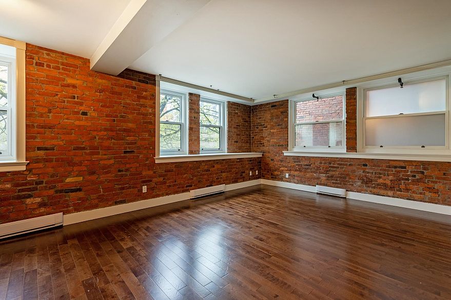 205 233 Abbott Street