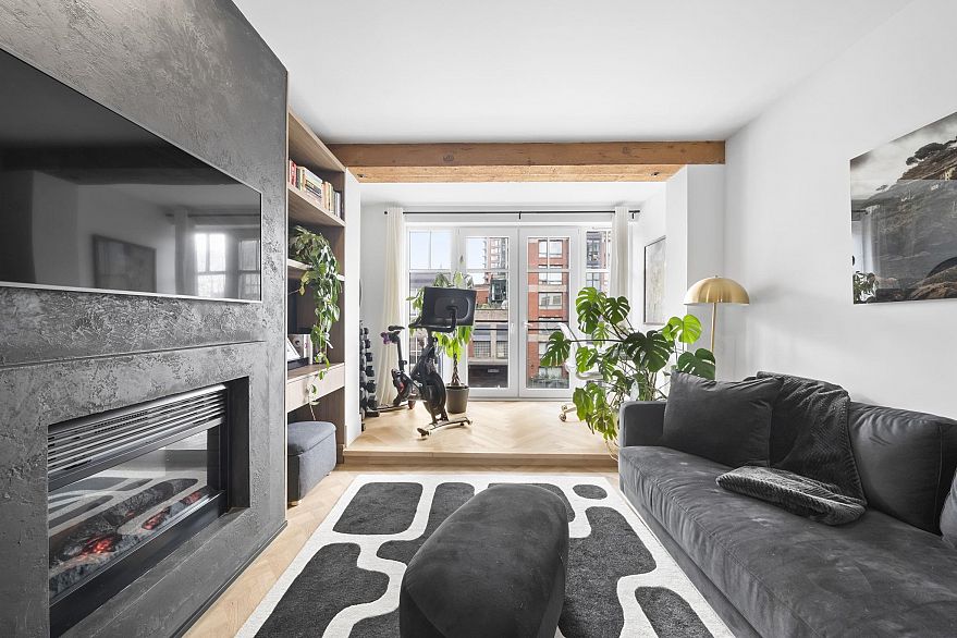 202 1275 Hamilton Street