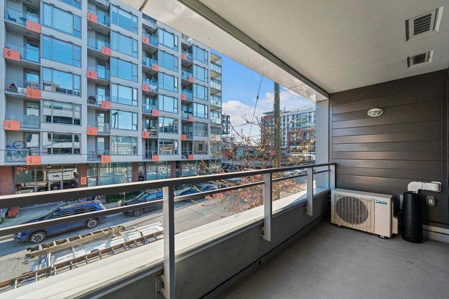 317 289 E 6th Avenue