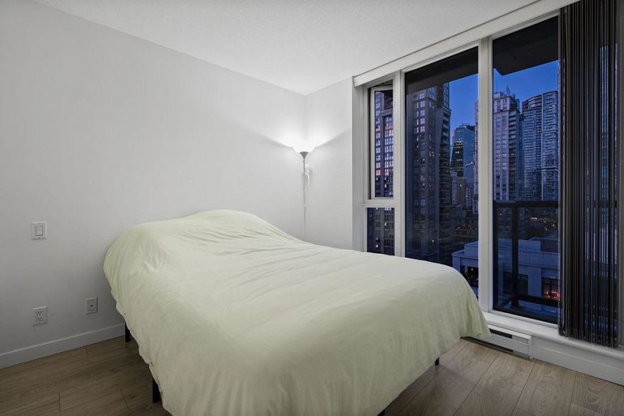 1103 1010 Richards Street