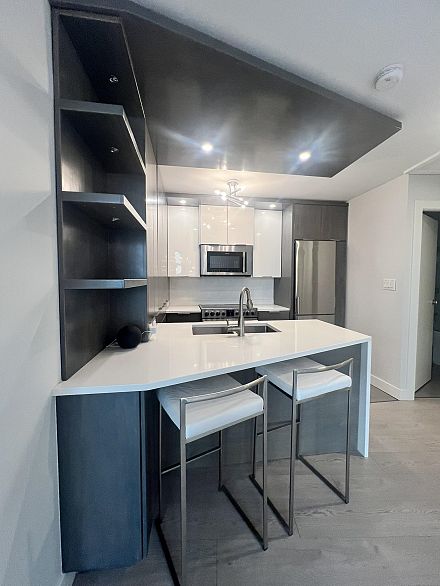 607 989 Nelson Street