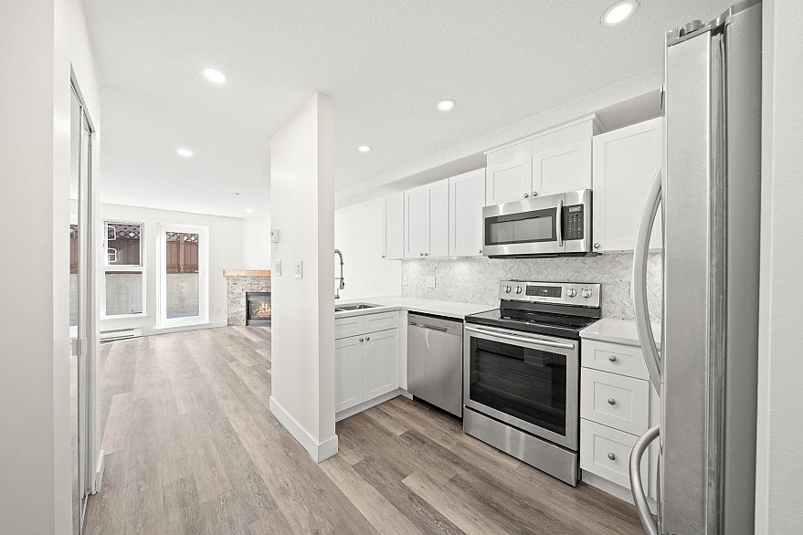 103 2212 Oxford Street