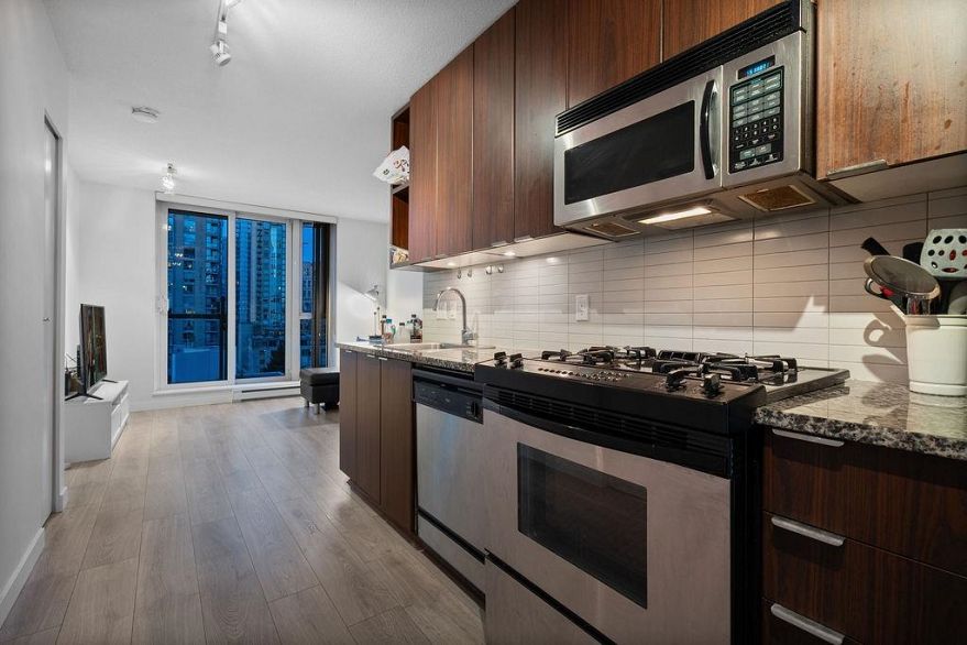 1103 1010 Richards Street