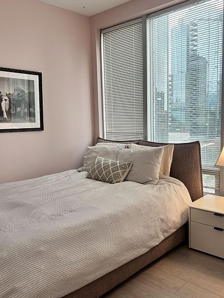 607 989 Nelson Street