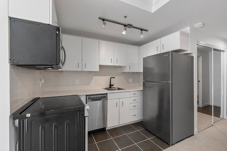 1007 588 Broughton Street