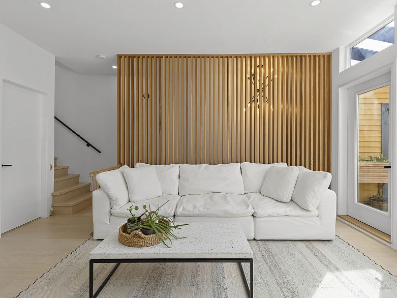 1065 E Pender Street