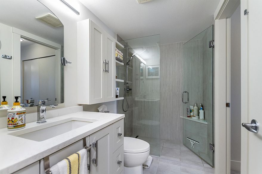 204 1868 W 5th Avenue