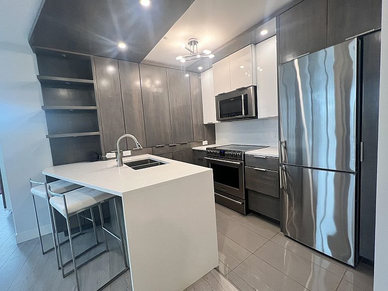 607 989 Nelson Street