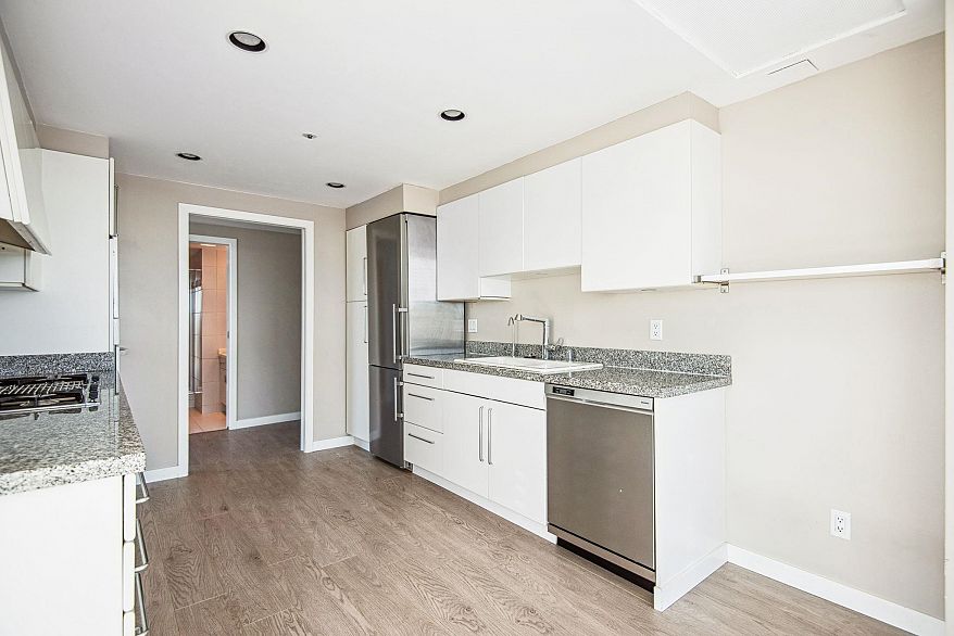 901 1550 W 15th Street