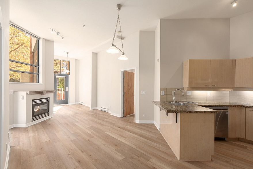 102 2228 Marstrand Avenue