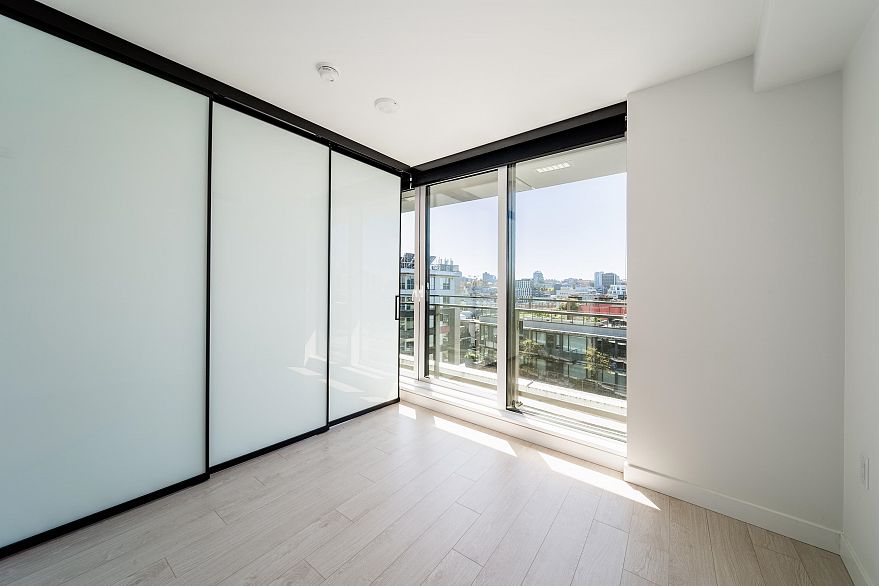 1305 1768 Cook Street