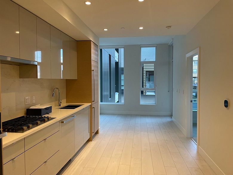 426 3438 Sawmill Crescent