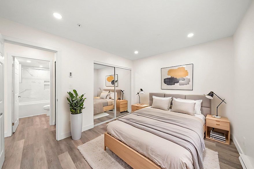 103 2212 Oxford Street