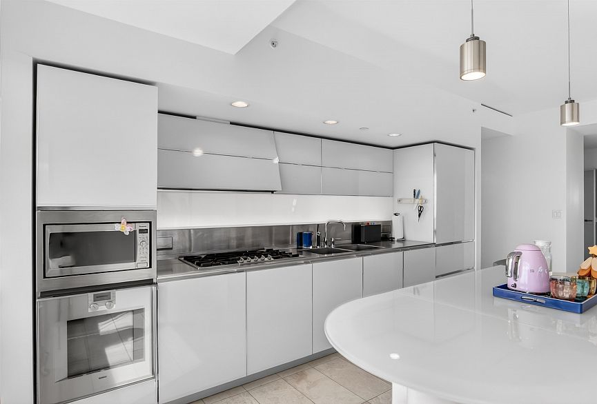 3502 838 W Hastings Street