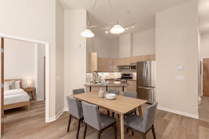 102 2228 Marstrand Avenue