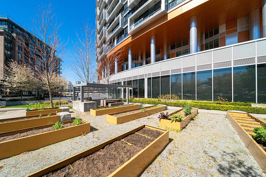 1305 1768 Cook Street