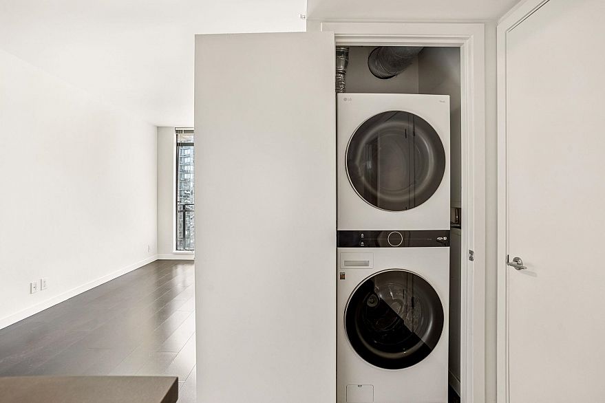 2202 788 Richards Street