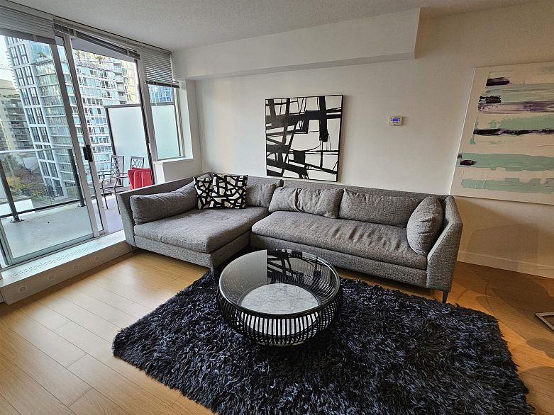 702 1325 Rolston Street