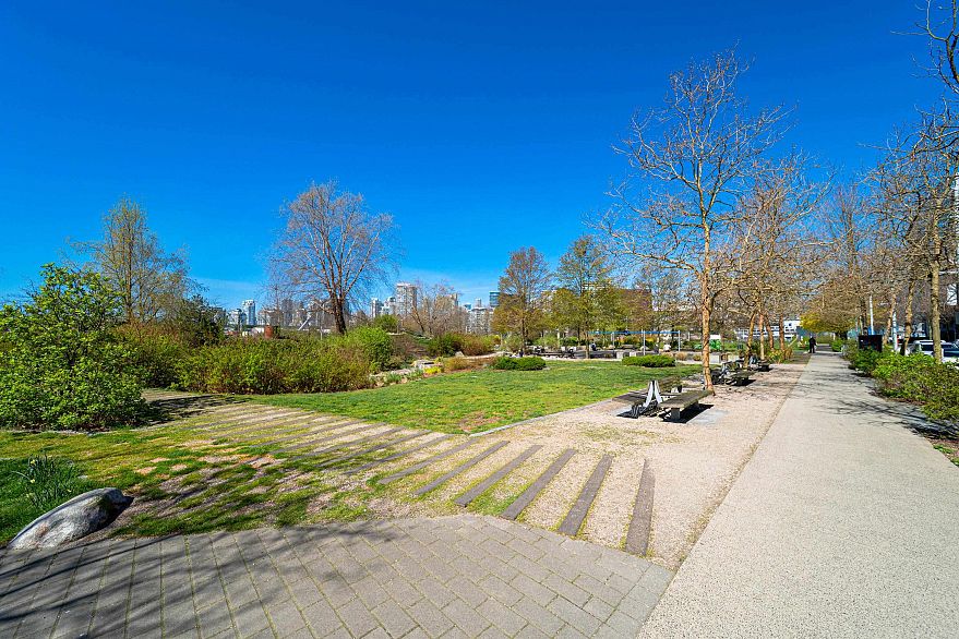 1305 1768 Cook Street