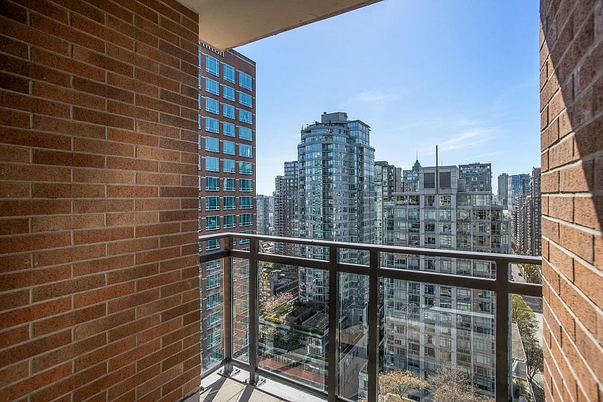 2203 788 Richards Street