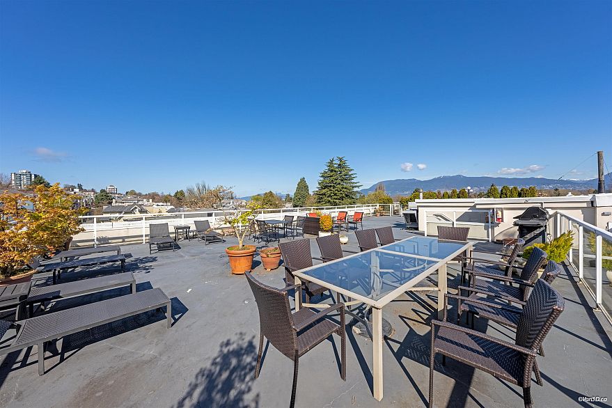 202 2036 York Avenue