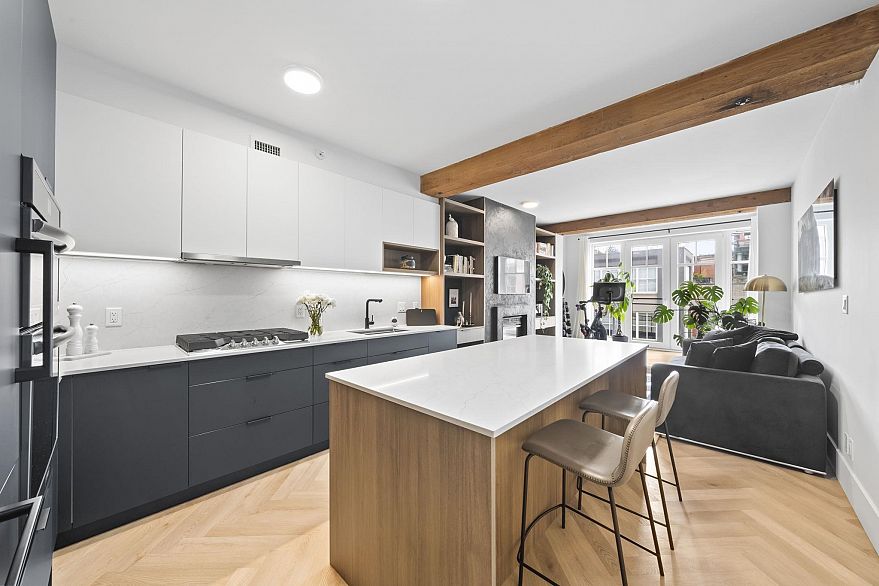 202 1275 Hamilton Street