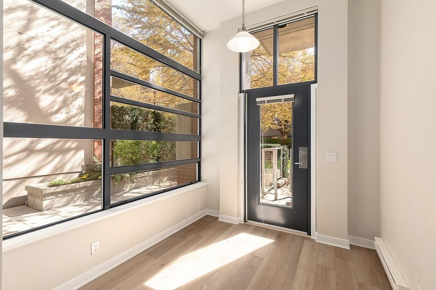 102 2228 Marstrand Avenue