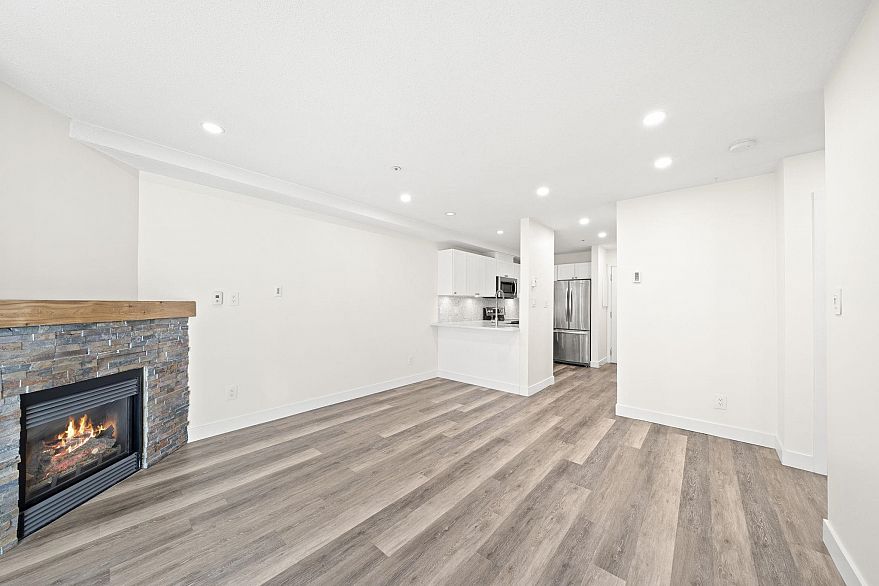 103 2212 Oxford Street