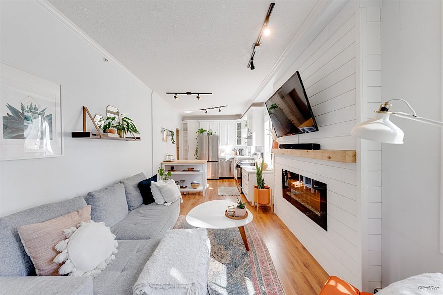 202 2036 York Avenue