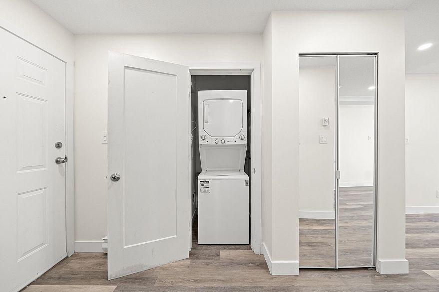 103 2212 Oxford Street