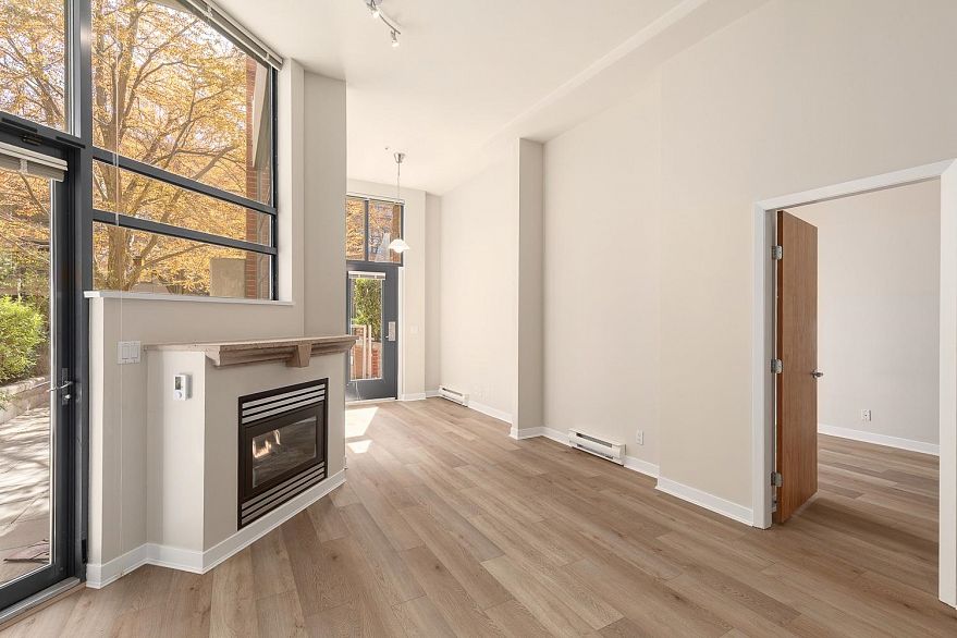 102 2228 Marstrand Avenue