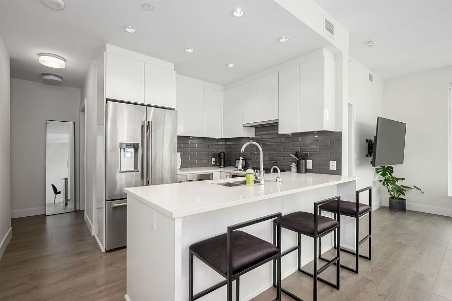 1601 8533 River District Crossing